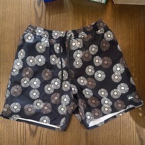 Quiksilver Men's Lined Black and Gray Patterned Swim Trunks
